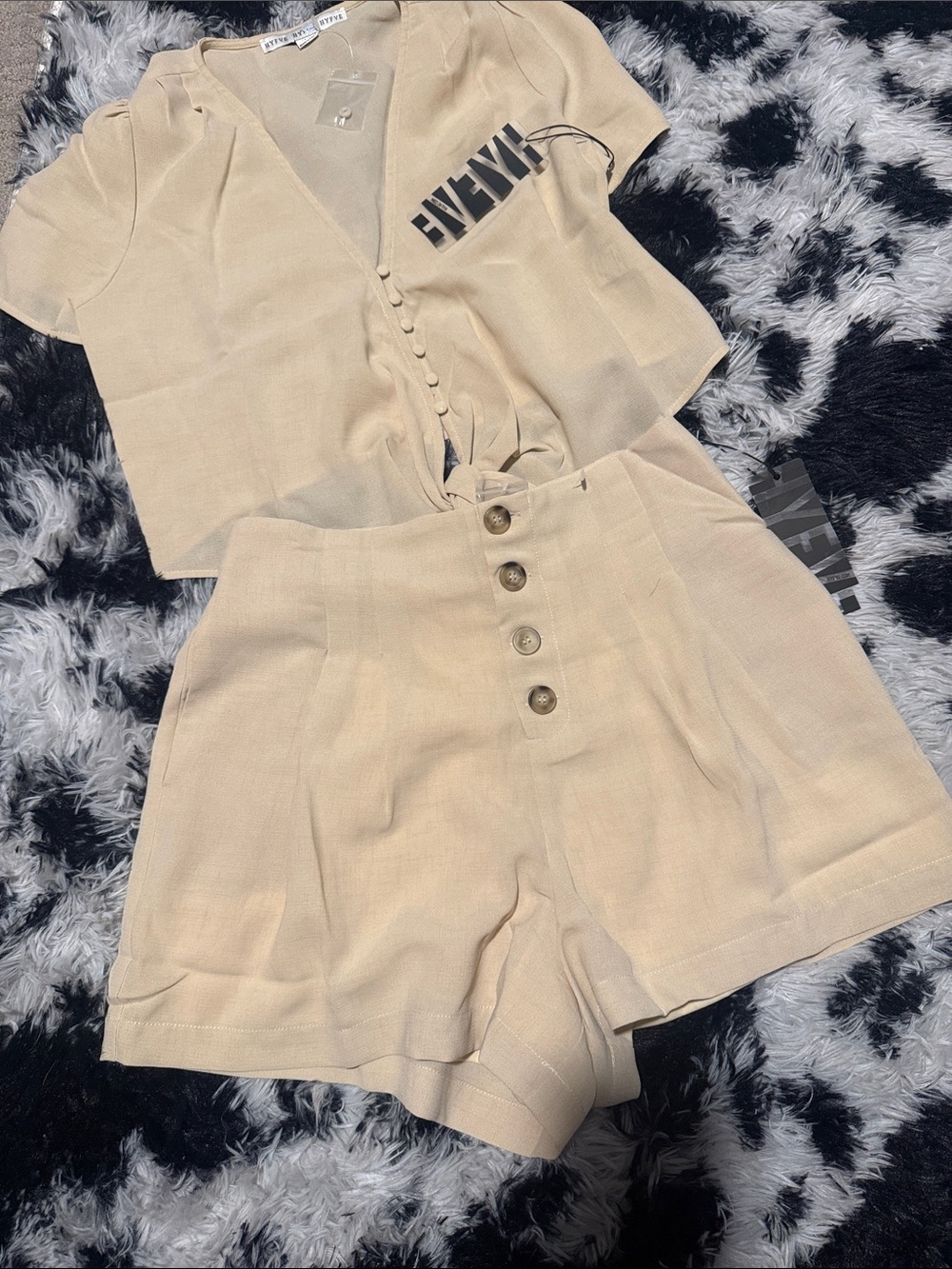 New.. Set of high waist shorts and tie v neck top size medium